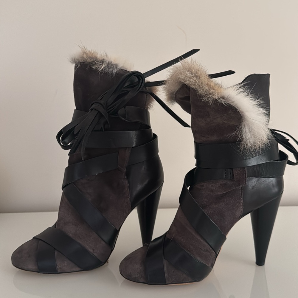 Women's Black and Gray Fur-Trimmed Heeled Boots